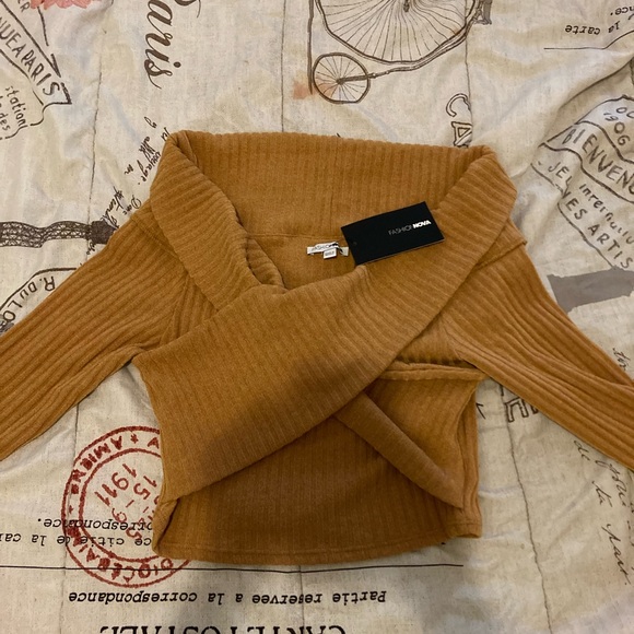 Fashion Nova Cross Top - Picture 3 of 5